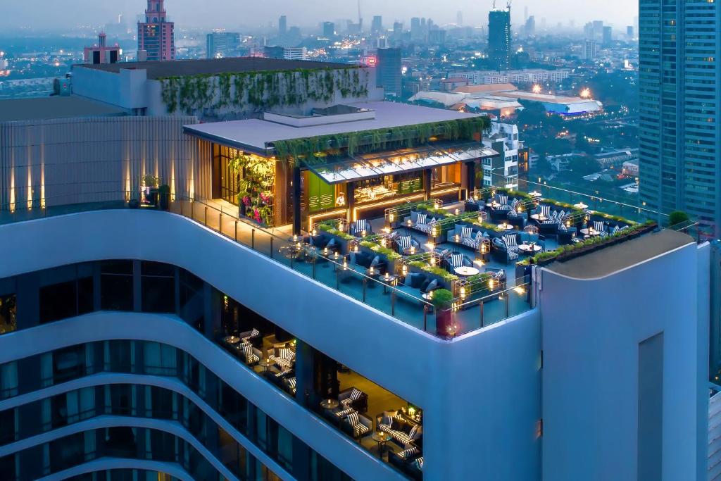 Bangkok Marriott Marquis Queen’s Park & Phuket Marriott Resort & Spa Merlin Beach