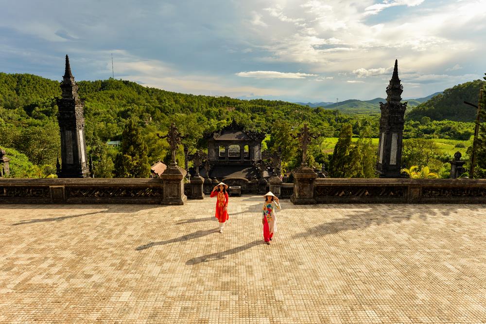 Circuit Saigon-Cu Chi-Delta Mekongului & Plaja in Danang/ Hoi An