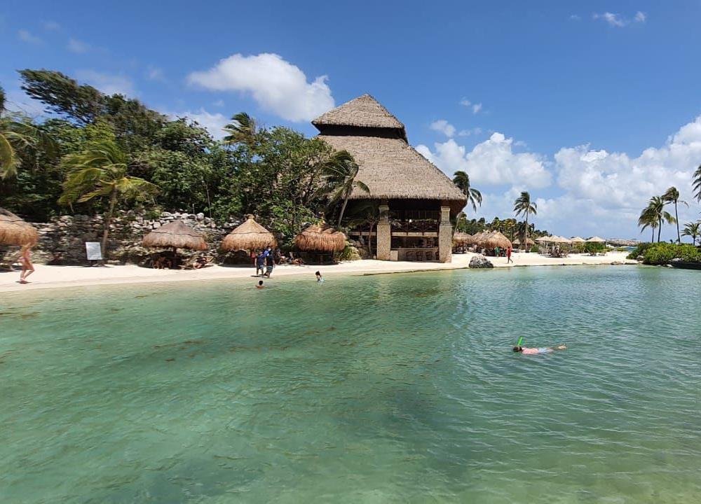 Adrian, Constantin, Walter si Alina - Mexic - Martie 2021