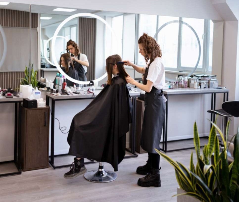 Cum prelungești durata de viață a aparatelor tale de coafură profesionale?