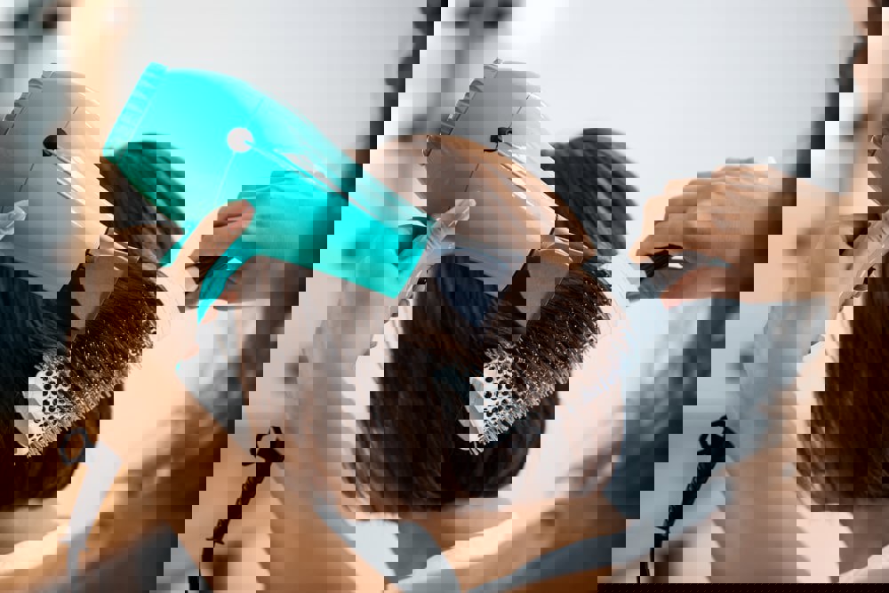 Cum prelungești durata de viață a aparatelor tale de coafură profesionale?