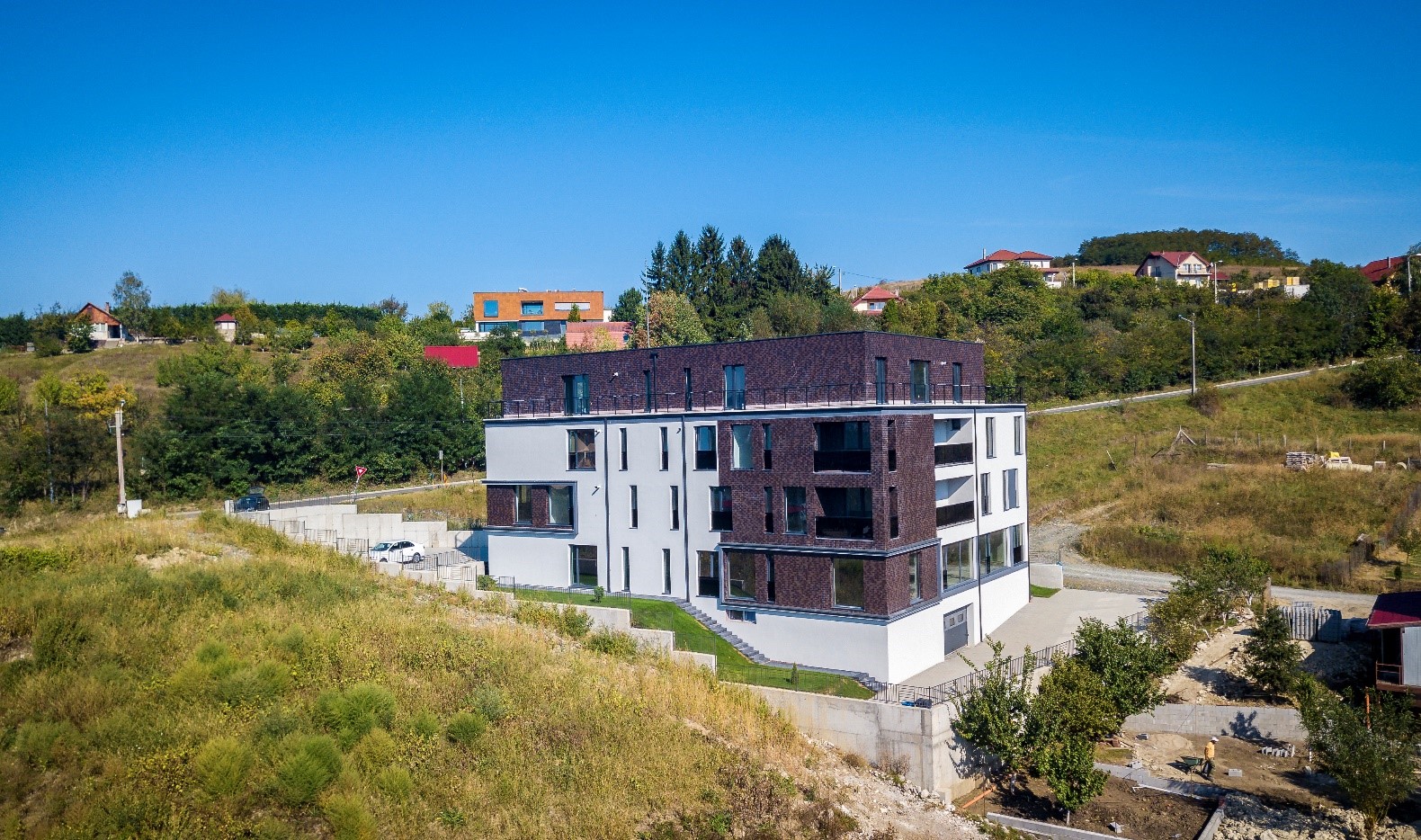 Apartment building and exterior works S+P+3E 